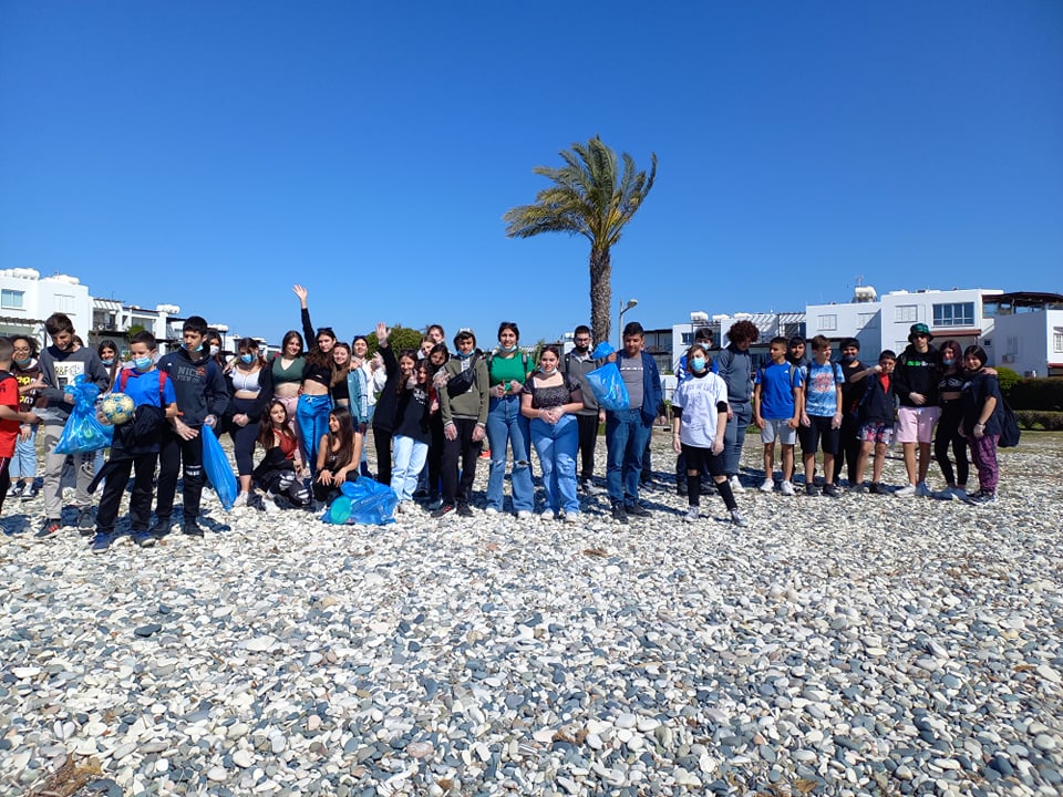 Μαθητές του Περιφερειακού Γυμνασίου Κιτίου καθάρισαν την παραλία του Μενεού