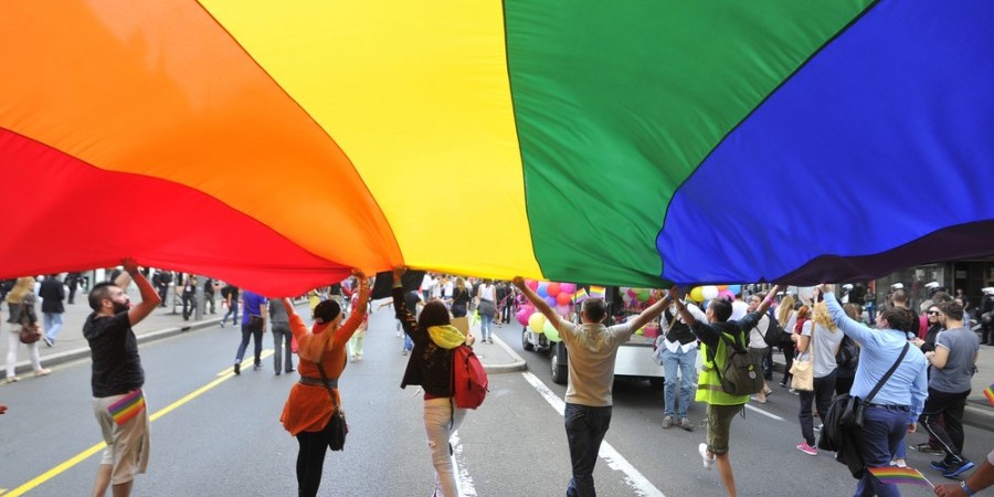 ΔΗΣΥ: Δίπλα στη λεσβιακή, γκέι, αμφιφυλόφιλη και τρανς κοινότητα