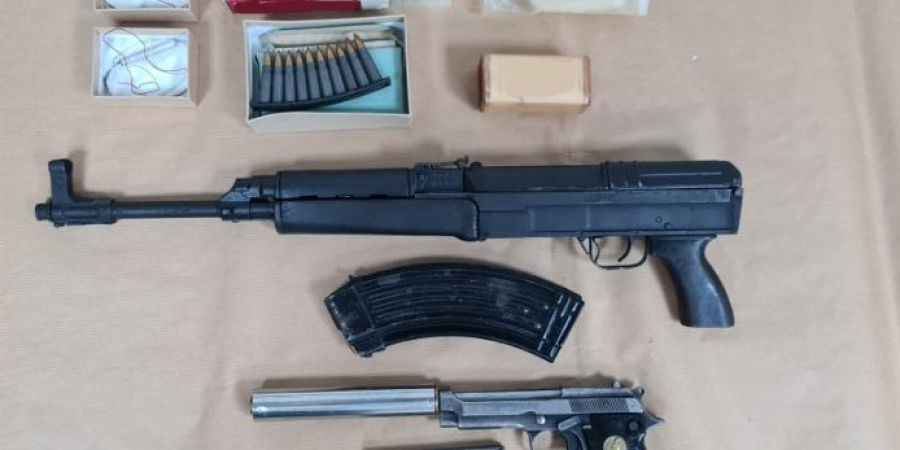 Εντοπίστηκαν όπλα, φυσίγγια και εκρηκτική ύλη σε υπαίθριο χώρο στη Λάρνακα