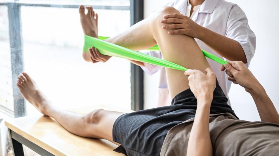 doctor-or-physiotherapist-working-examining-treating-injured-leg-of-athlete-male-patient-doing-the_t20_2w9e3v