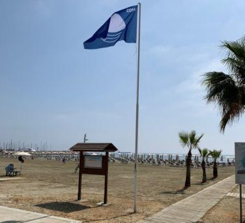 Σε τρεις παραλίες της Λάρνακας απονεμήθηκαν Γαλάζιες Σημαίες