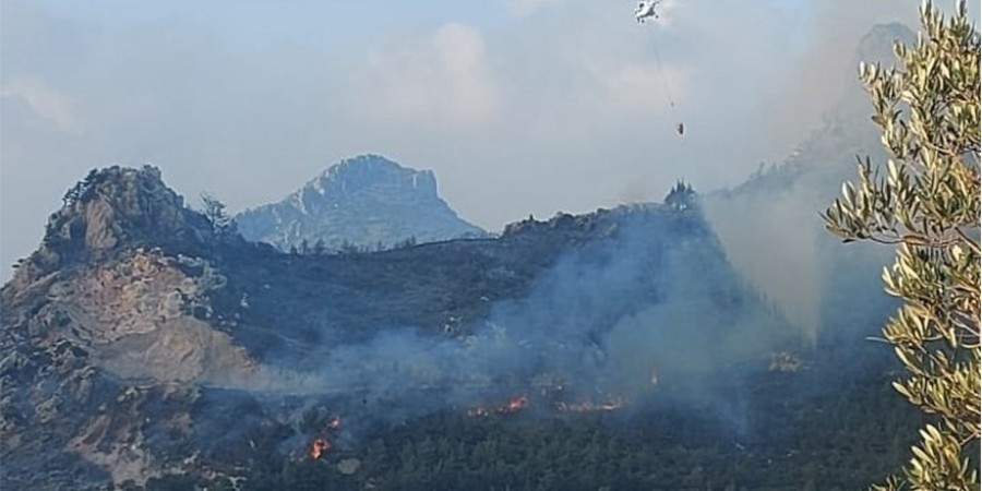 Μαίνεται η πυρκαγιά στην κατεχόμενη Καντάρα