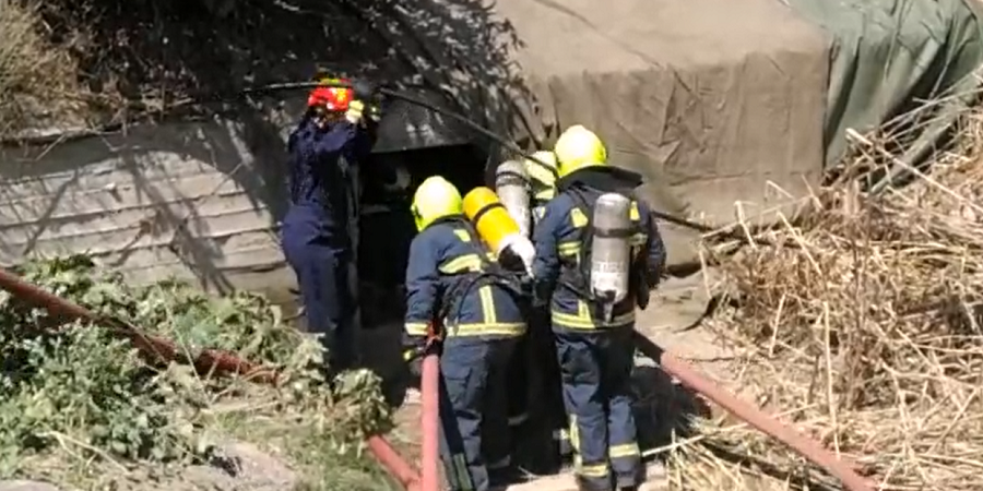 Άσκηση Πυροσβεστικής για διάσωση ατόμων από υπόνομο με χημικά (ΒΙΝΤΕΟ)