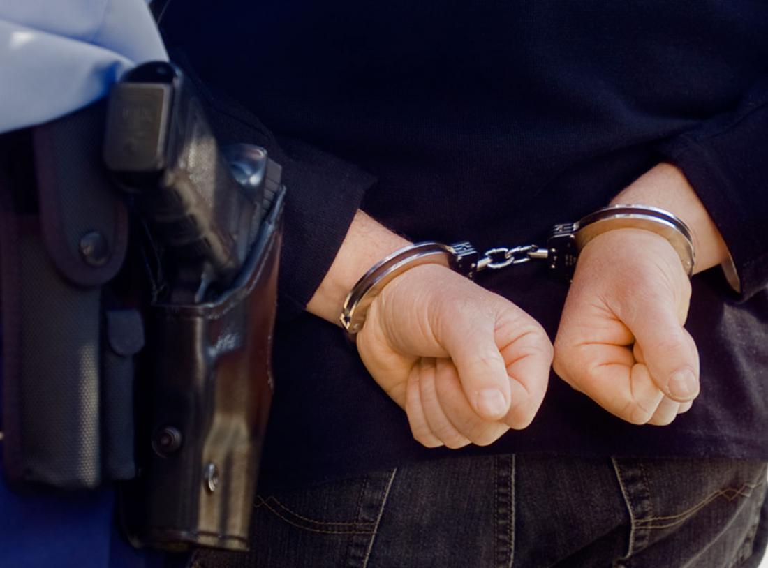 Ανήλικος συνελήφθη με κάνναβη και κοκαΐνη και επιτέθηκε σε αστυνομικό