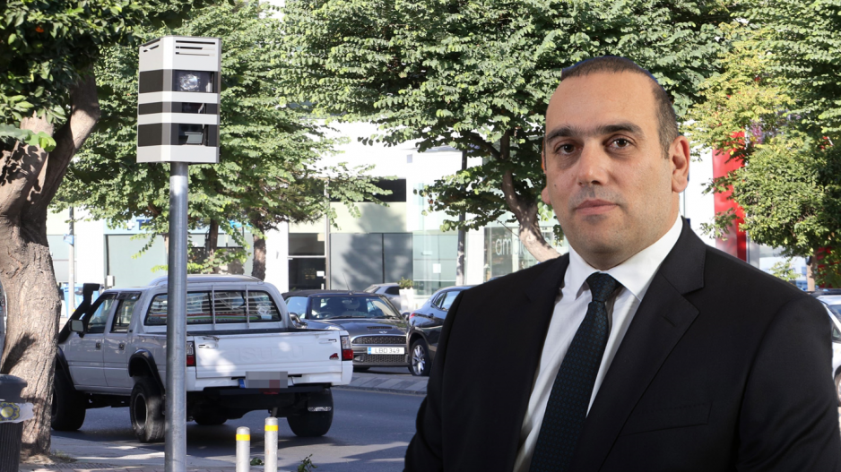 Έτρεχε με 154 χιλιόμετρα στο κέντρο της πόλης και επιτέθηκε σε χειριστή κάμερας