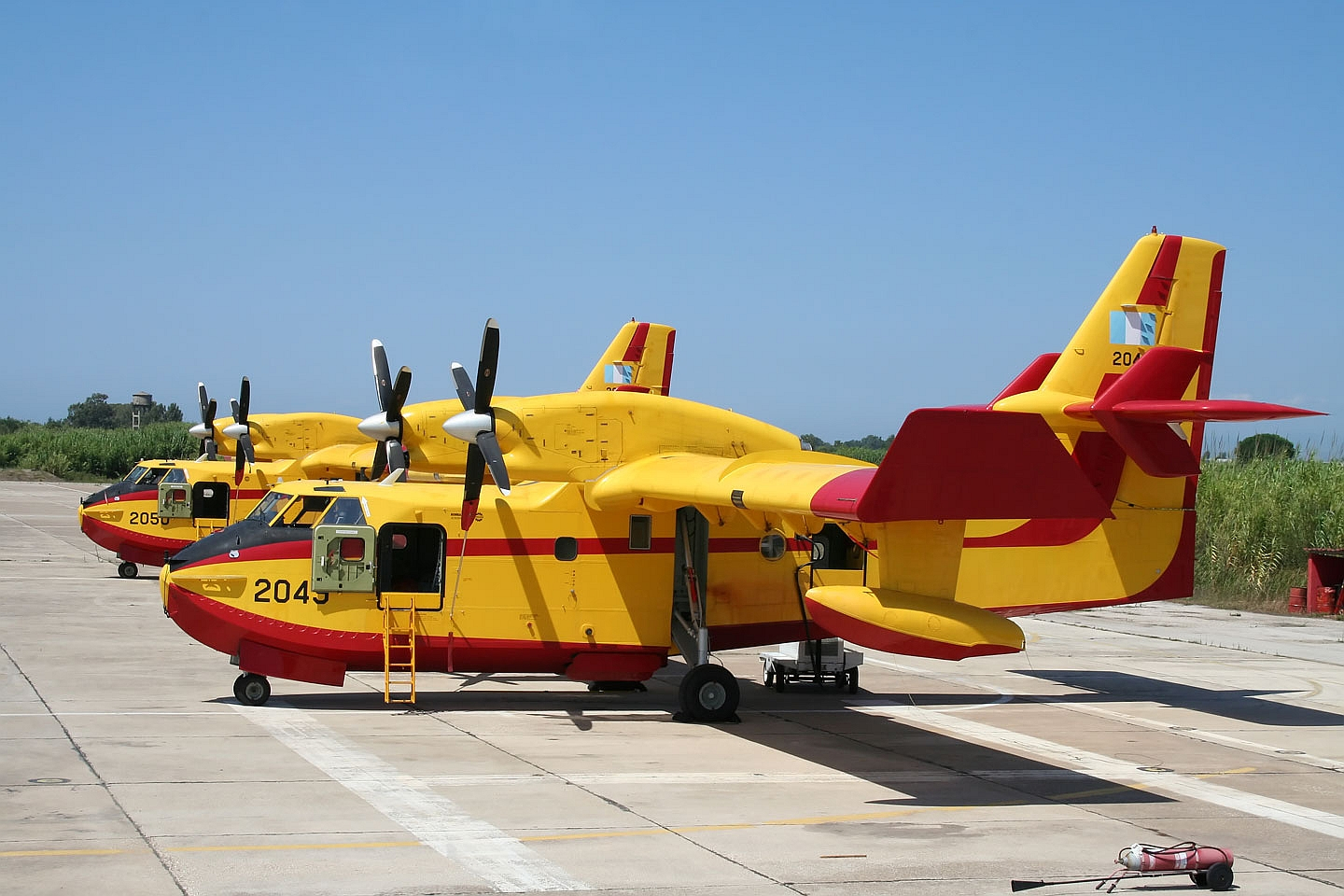 Έκλεισε το deal για δύο πυροσβεστικά αεροσκάφη, διαπραγματεύσεις για ελικόπτερα
