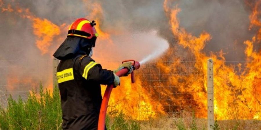 Φωτιά στον Κοτσιάτη- Τοξικός καπνός και δυσοσμία στην περιοχή