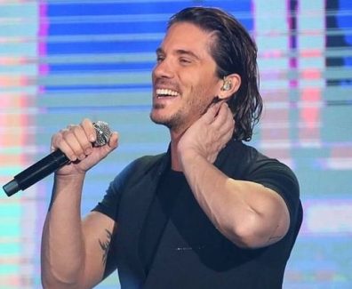 nikos_oikonomopoulos_official_271916825_260470246197861_7364695652583038263_n