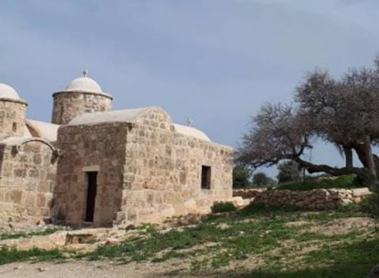 Εσπερινός και Θεία Λειτουργία στην Αγία Μαρίνα στη νεκρή ζώνη της Δερύνειας