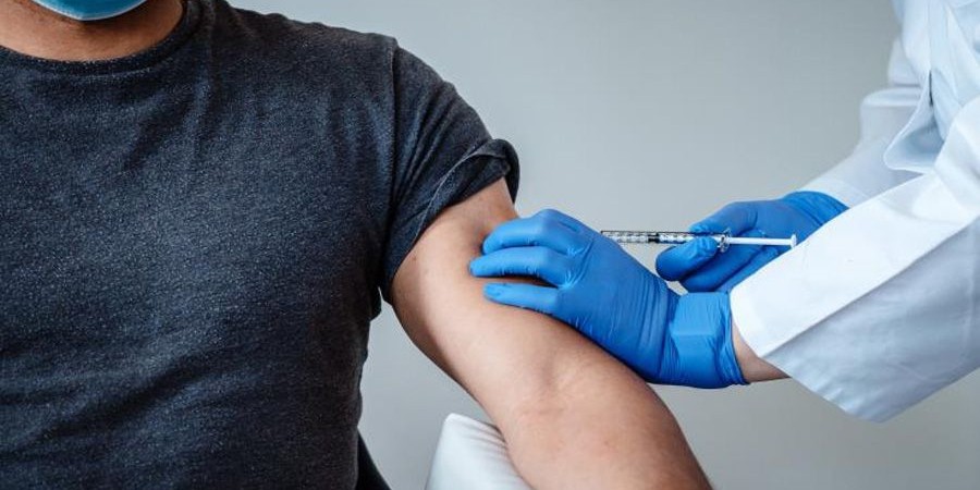 Εγκρίνεται το Φθινόπωρο το διδύναμο εμβόλιο κατά του κορωνοϊού, διαθέσιμο το δ’ τρίμηνο 2022, λέει στο ΚΥΠΕ ο Δρ. Πέτρου