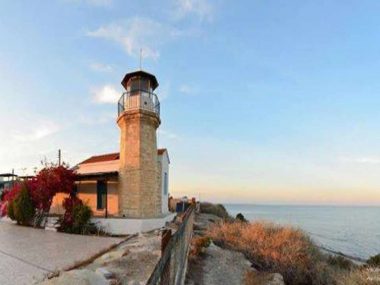 faros-sta-pervolia-larnakas