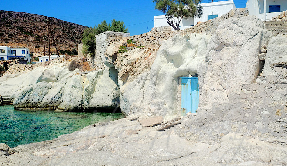 Το ελληνικό νησί που μοιάζει ολόκληρο με ζωγραφιά. Από τα αρχαία χρόνια έχει μόνο ένα Χωριό