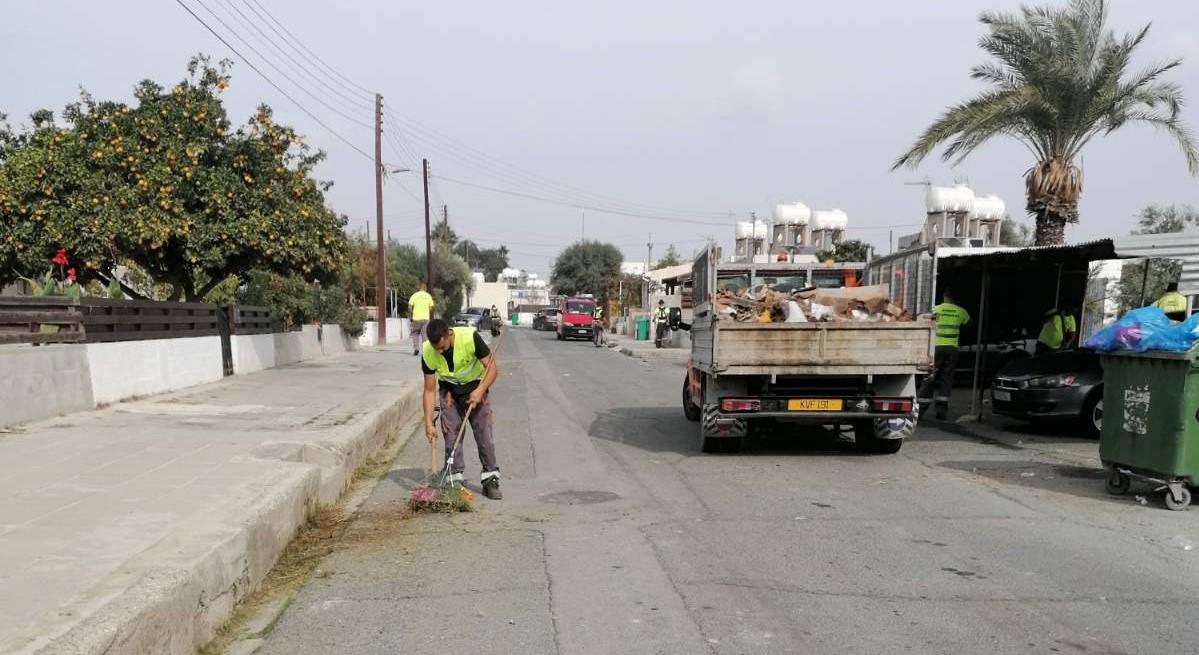 Συνεχίζονται οι εργασίες καθαρισμού σε διάφορα σημεία της Λάρνακας από το Τμήμα Καθαριότητας του Δήμου Λάρνακας