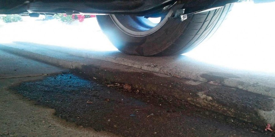 Επικίνδυνος δρόμος στην Ελ. Αμμόχωστο λόγω διαρροής λαδιών από λεωφορείο