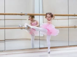 depositphotos_95835198-stock-photo-little-ballerina-at-ballet-class.jpg