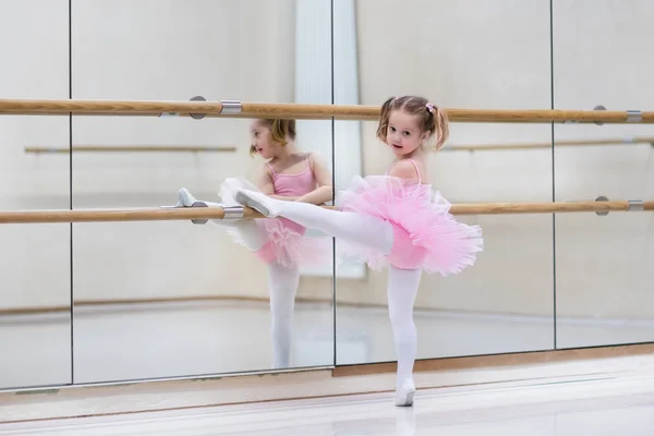 Pre Ballet Lessons για μικρές μπαλαρίνες από την Σχολή Χορού Κατερίνας Κοσμά Πουπάζη