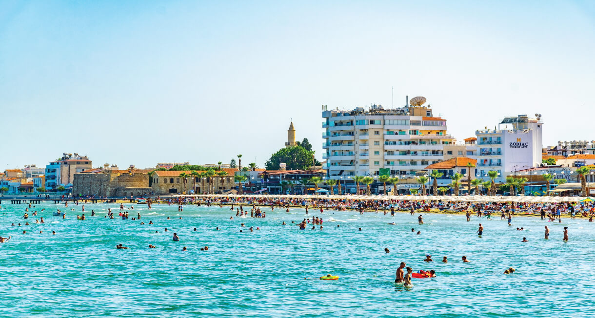 “Βούλιαξε η Κύπρος” –  3,2 εκ. οι αφίξεις τουριστών το 2022