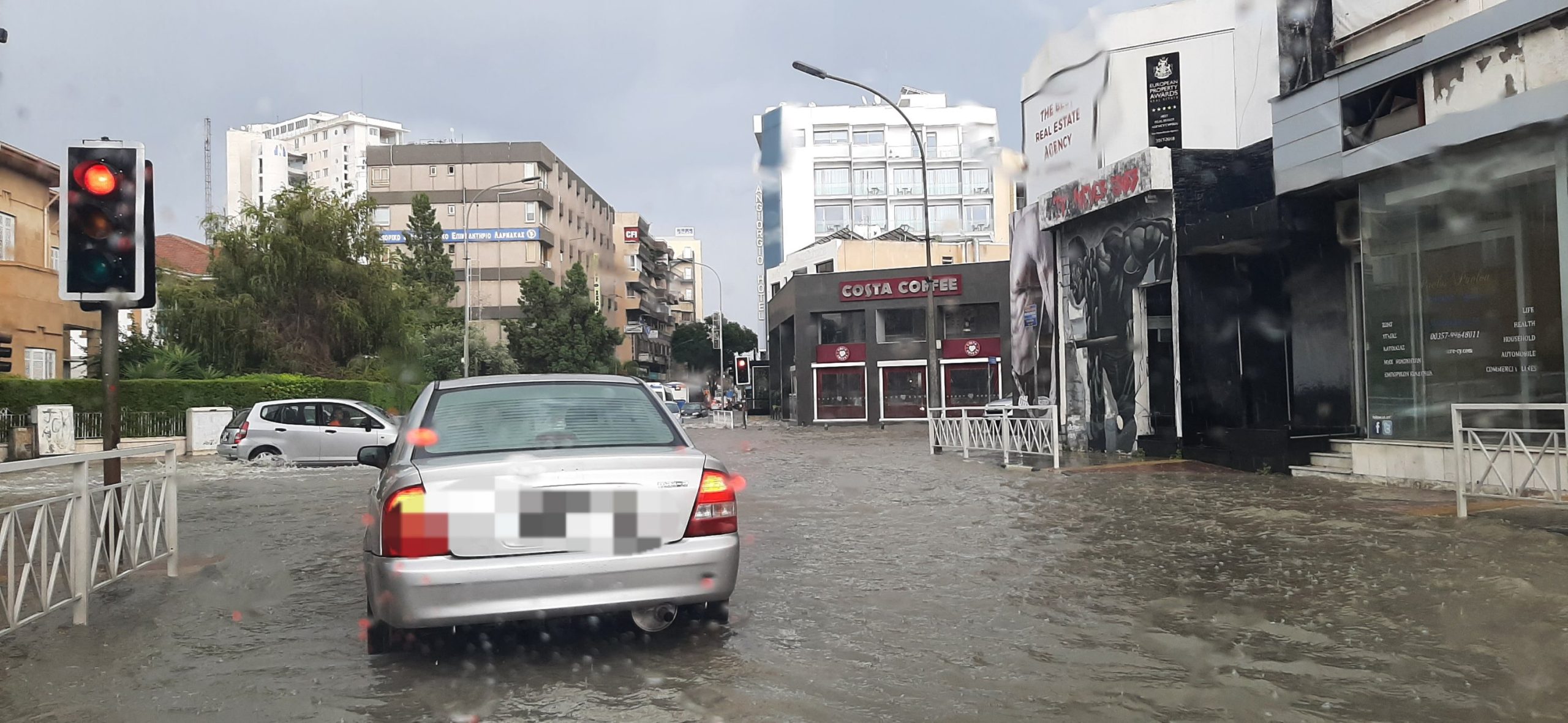 Έβρεξε και…βούλιαξε (ξανά) η Λάρνακα