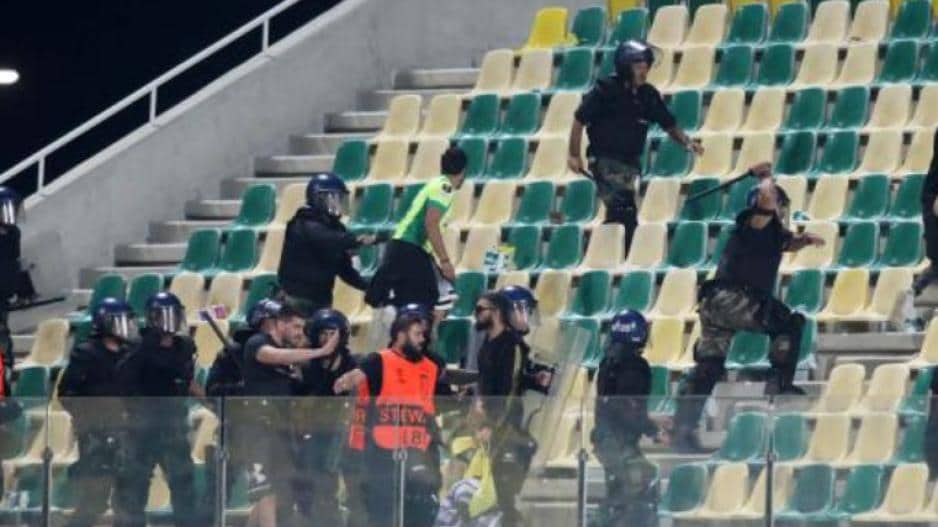 Σύλληψη 17χρονου για ρίψη επικίνδυνου αντικειμένου στο ΑΕΚ Αρένα