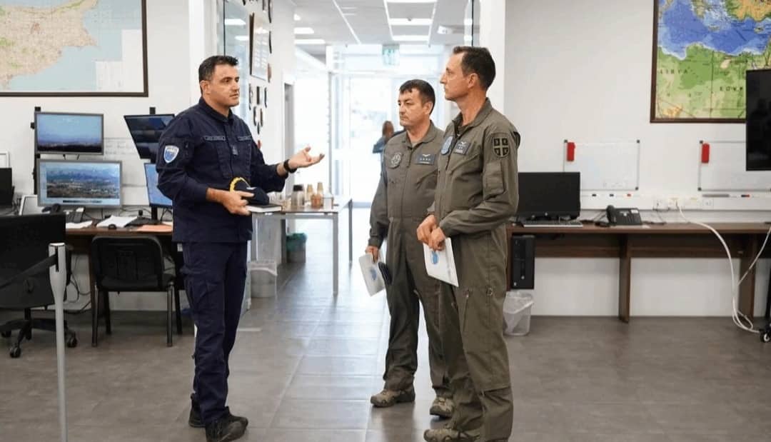 Ενημερωτική επίσκεψη στο Κέντρο Συντονισμού Έρευνας Διάσωσης Λάρνακας από αντιπροσωπεία επιτελών του Υπουργείου Άμυνας της Σερβίας