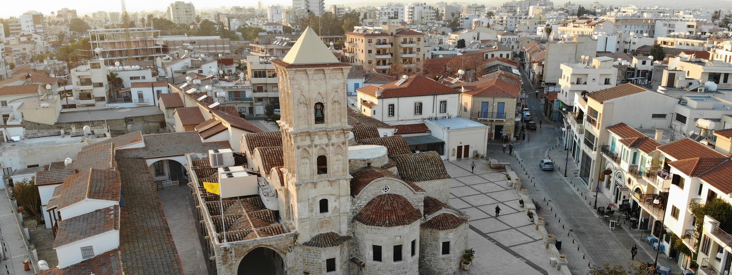 Oι περίπατοι στη Λάρνακα αλλάζουν ημερομηνία