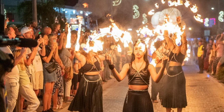 Η φαντασμαγορική έναρξη του 17ου Μεσαιωνικού Φεστιβάλ Αγίας Νάπας (φώτο)