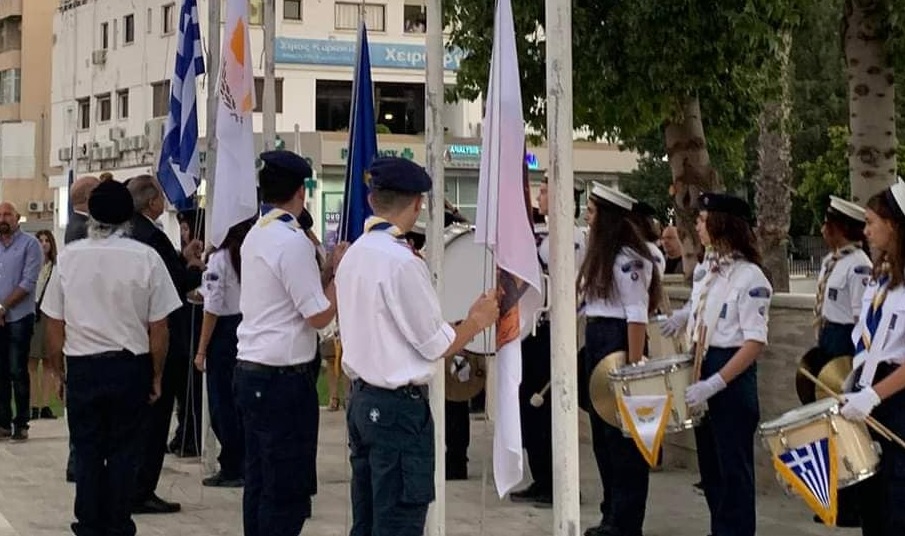 Έπαρση της σημαίας στη Λάρνακα (ΦΩΤΟ)