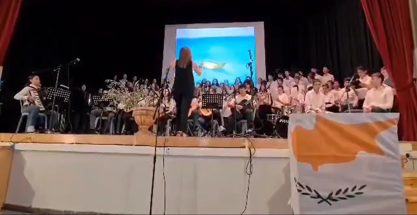 Λάρνακα: Εκατό μαθητές επί σκηνής γιόρτασαν την κυπριακή ανεξαρτησία (ΒΙΝΤΕΟ)