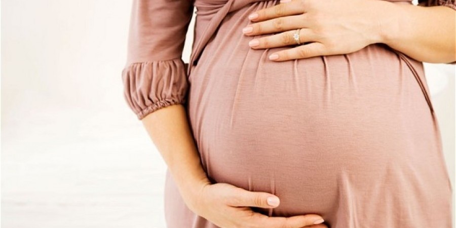 Υπουργικό: “Ναι” σε παρένθετη μητρότητα και για μονήρεις γυναίκες