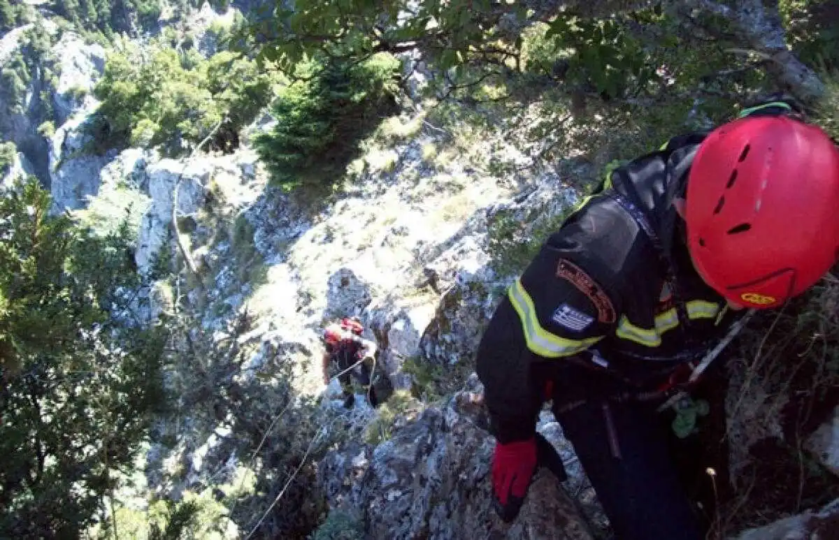 Με τη χρήση σχοινιών διέσωσαν ζεύγος και 8χρονο παιδί στο Φαράγγι του Άβακα