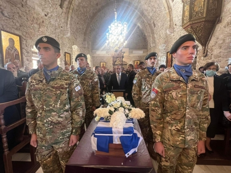 Εξόδιος ακολουθία του ήρωα του 1974 Δημήτρη Δημητρίου στη Λάρνακα