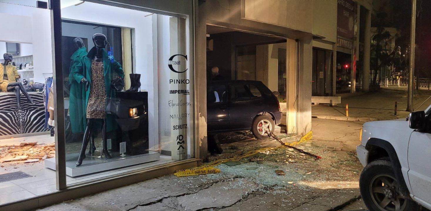 Λάρνακα: Μεθυσμένος οδηγός μπήκε σε κατάστημα με το αυτοκίνητο (ΦΩΤΟ)