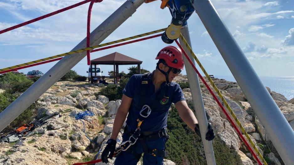 Από θαύμα γλίτωσε ο πυροσβέστης στη Λάρνακα αλλά δυστυχώς φρικτό θάνατο βρήκε το σκυλάκι (ΒΙΝΤΕΟ)