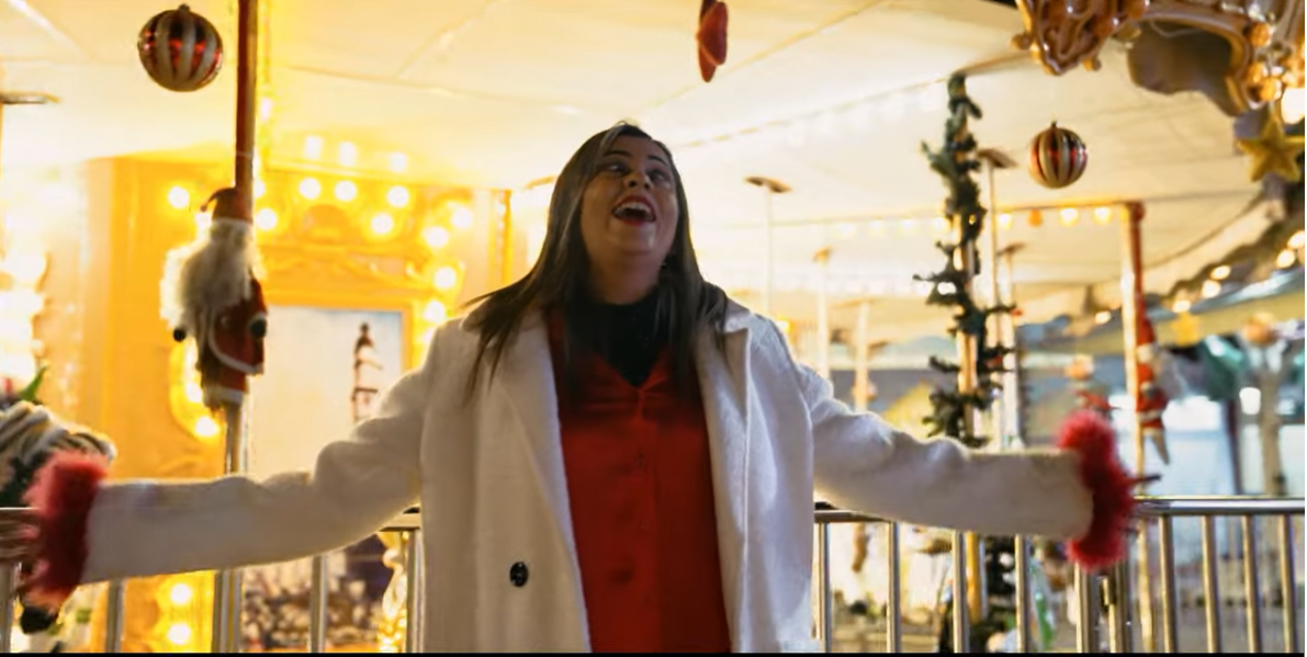 Χριστούγεννα κοντά σου από την Νικολέττα Λειβαδιώτη (βίντεο)