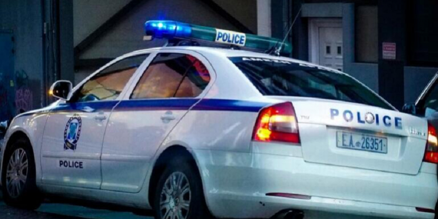 Ελλάδα: Πασίγνωστος τράπερ συνελήφθη με γεμάτο πιστόλι – Πήγαινε για συναυλία
