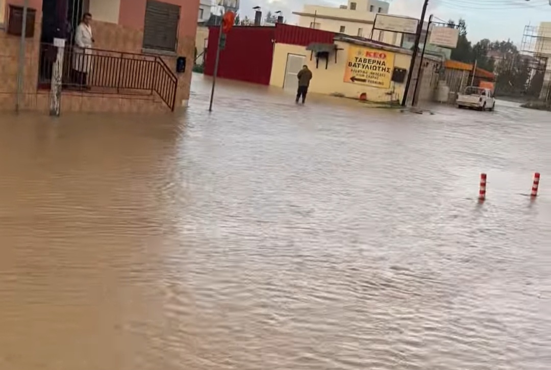 ΒΙΝΤΕΟ: Βενεντσίατικος “καφές” στο Μενεού σε βενετικό κανάλι – Κυριολεκτικά έγιναν ποτάμι στην Επ. Λάρνακας