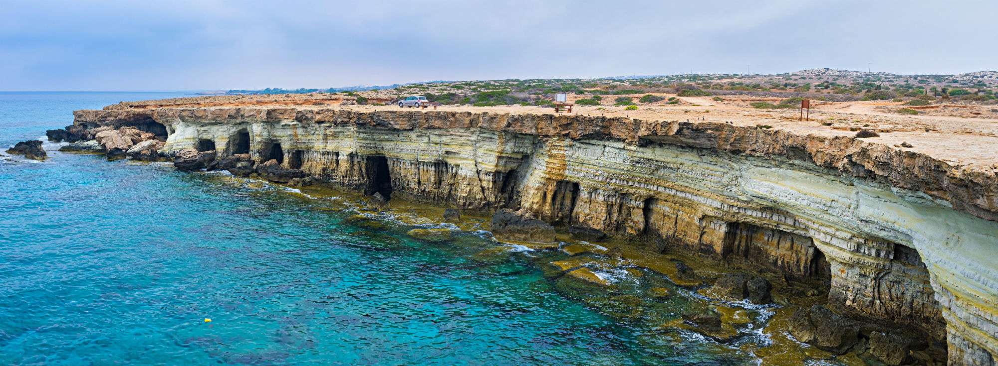 Γυναικά πήγε για φωτογραφίες στις θαλασσινές σπηλιές και έπεσε από 7 μέτρα ύψος