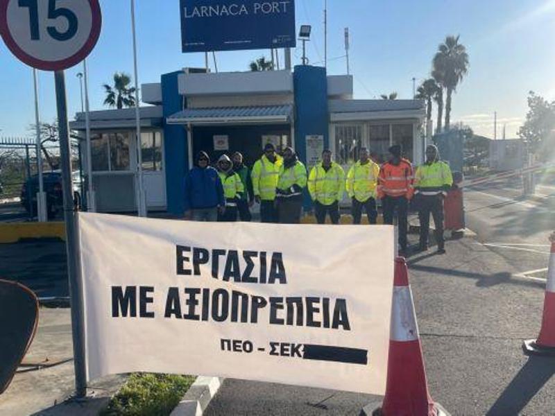 Συνεχίζεται για δεύτερη ημέρα η απεργία των εργαζομένων στο λιμάνι Λάρνακας