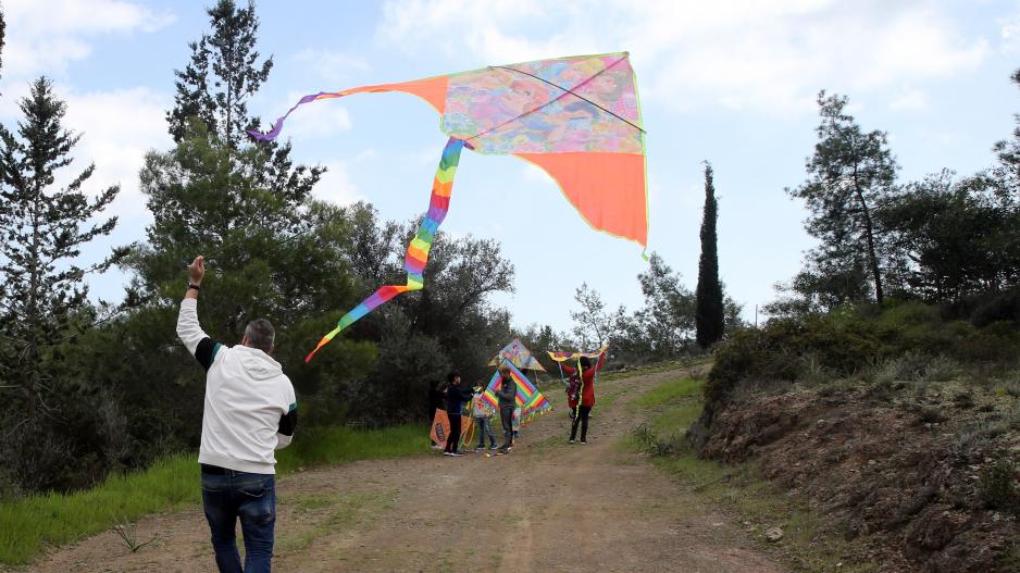 Ο καιρός σήμερα και αύριο: Με σκόνη θα κάνουμε καρναβάλια και Καθαρά Δευτέρα