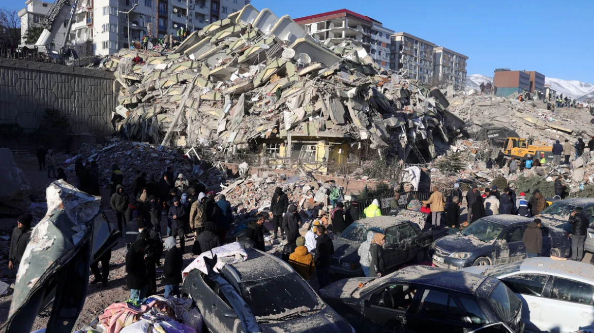 ΑΚΕΛ Λάρνακας: Δίπλα στις οικογένειες των θυμάτων από τους φονικούς σεισμούς στην Τουρκία
