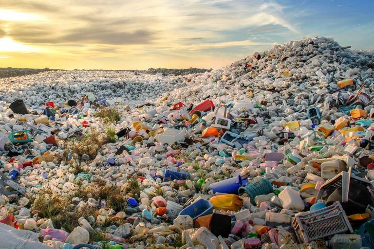 Η ανθρωπότητα παράγει 2,24 δισ. τόνους αποβλήτων ετησίως – Σπαταλά 931 εκ. τόνους τροφίμων