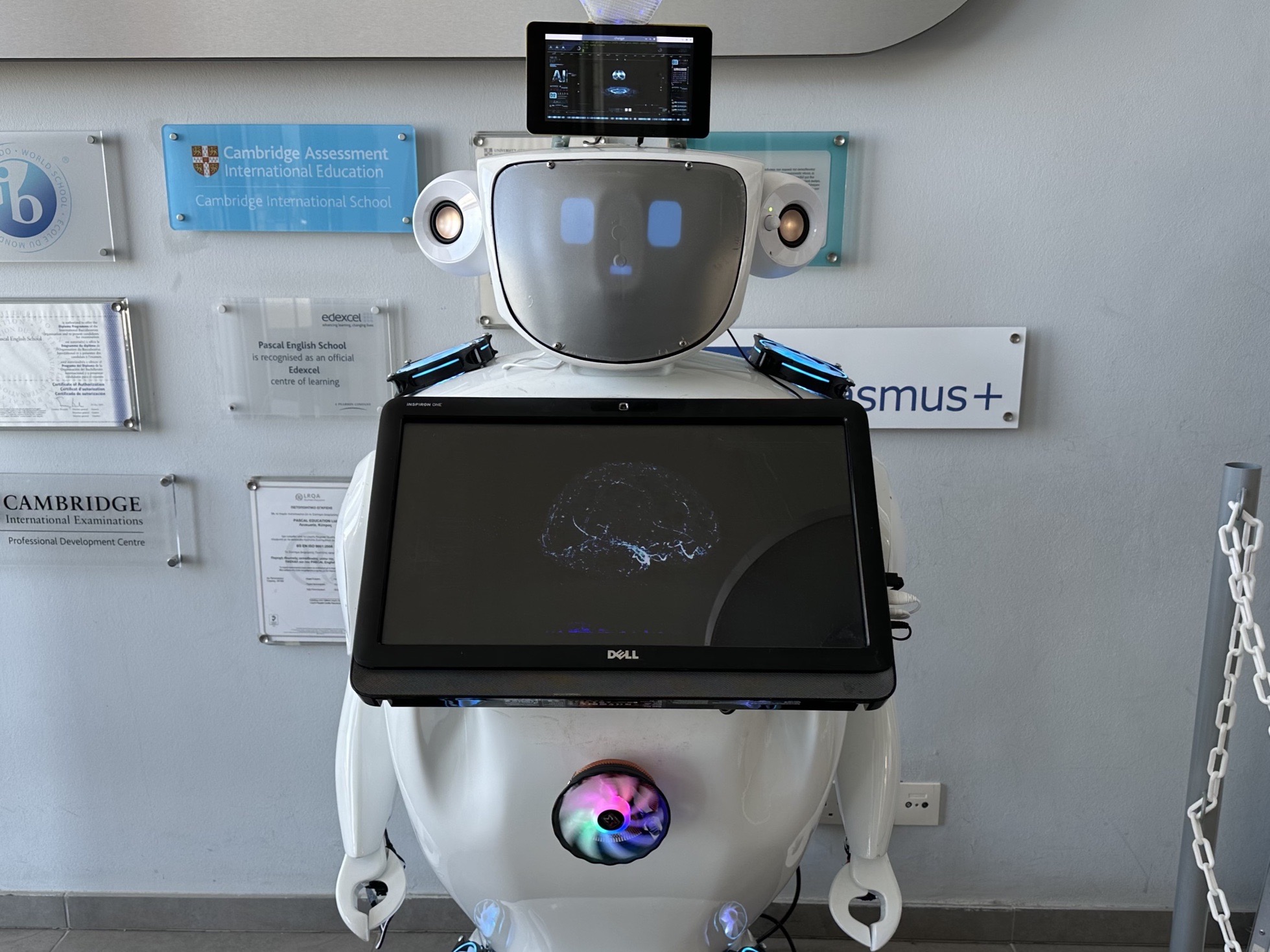 Tο πρώτο ρομπότ ChatGPT AI στον κόσμο που δημιουργήθηκε από τους μαθητές των Σχολών ΠΑΣΚΑΛ