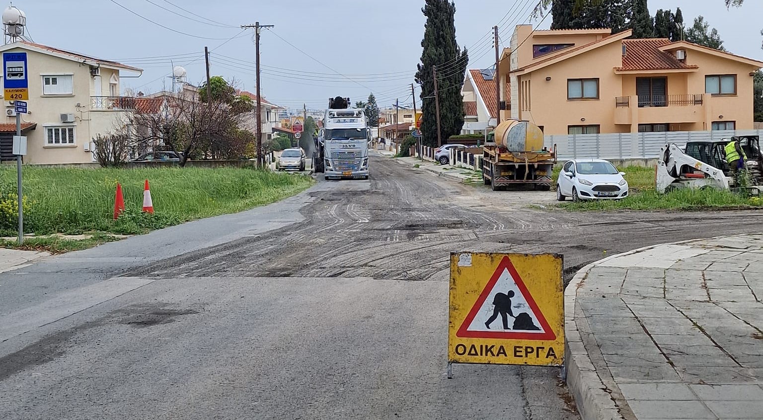 Ο Δήμος Αραδίππου άρχισε εργασίες συντήρησης του οδικού δικτύου σε συγκεκριμένες περιοχές στην περιοχή Κρασά