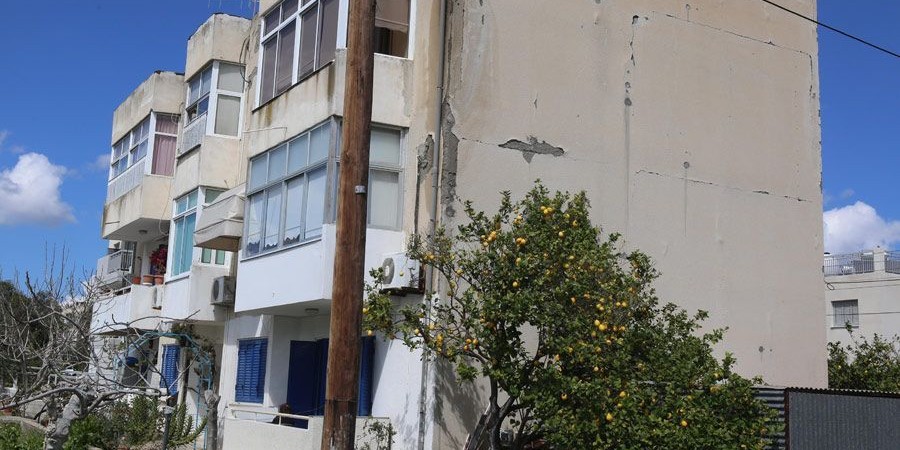 ΥΠΕΣ: Από 1η Μαΐου το σχέδιο ανοικοδόμησης των 43 προσφυγικών πολυκατοικιών
