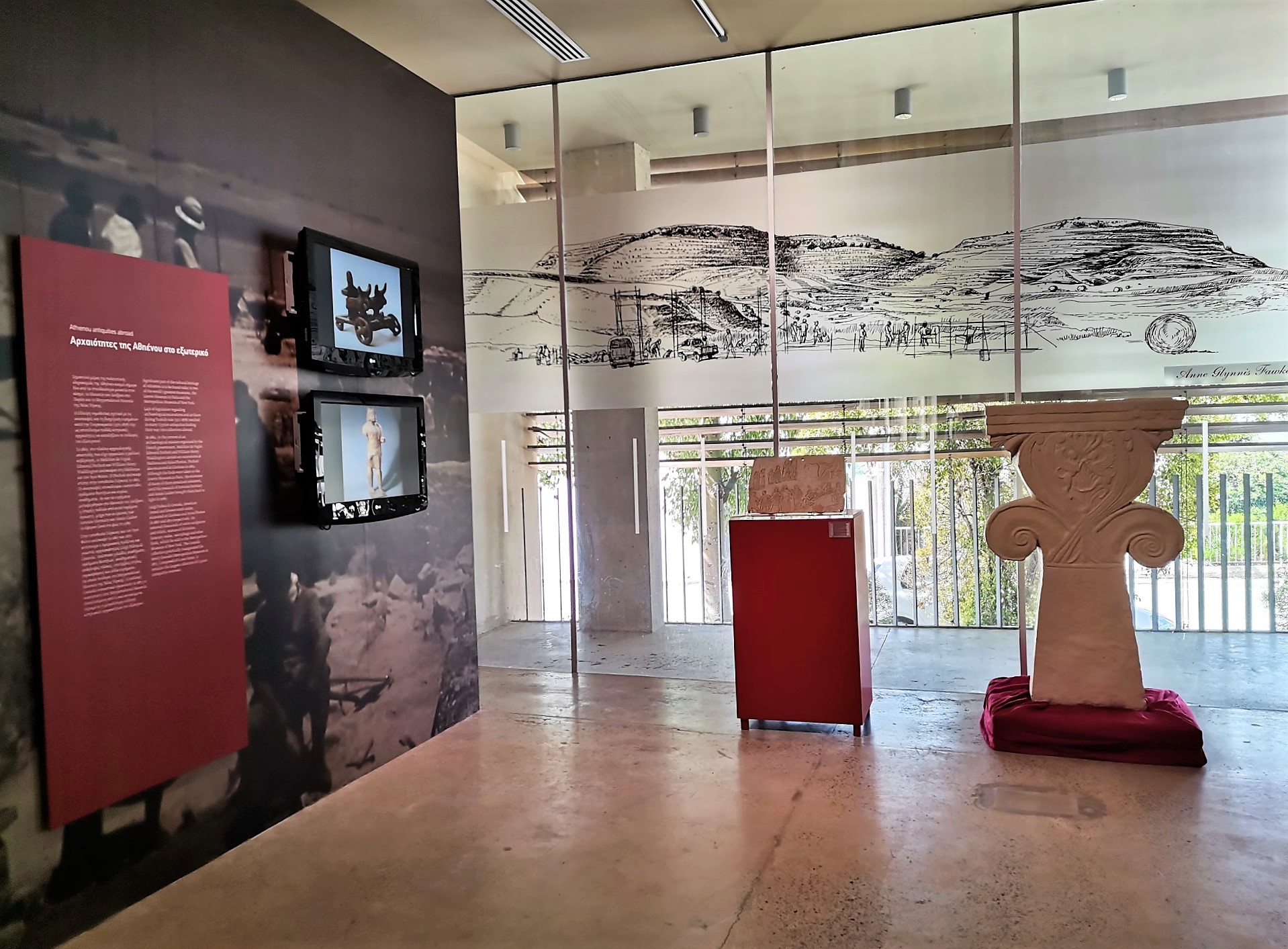 Στο Μουσείο Αθηένου πιστό αντίγραφο επιτύμβιας στήλης που είχε κλαπεί από τους Γόλγους