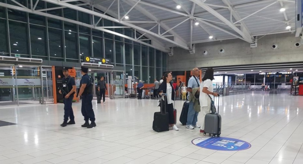 Συνελήφθη στο Αεροδρόμιο Λάρνακας 33χρονη που έφτασε στην Κύπρο με σχεδόν 17 κιλά κάνναβη στις αποσκευές της