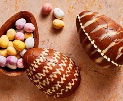 hollow-chocolate-easter-egg-520741-hero-02-1a6923fb61204a458c63e70bcf3021ac