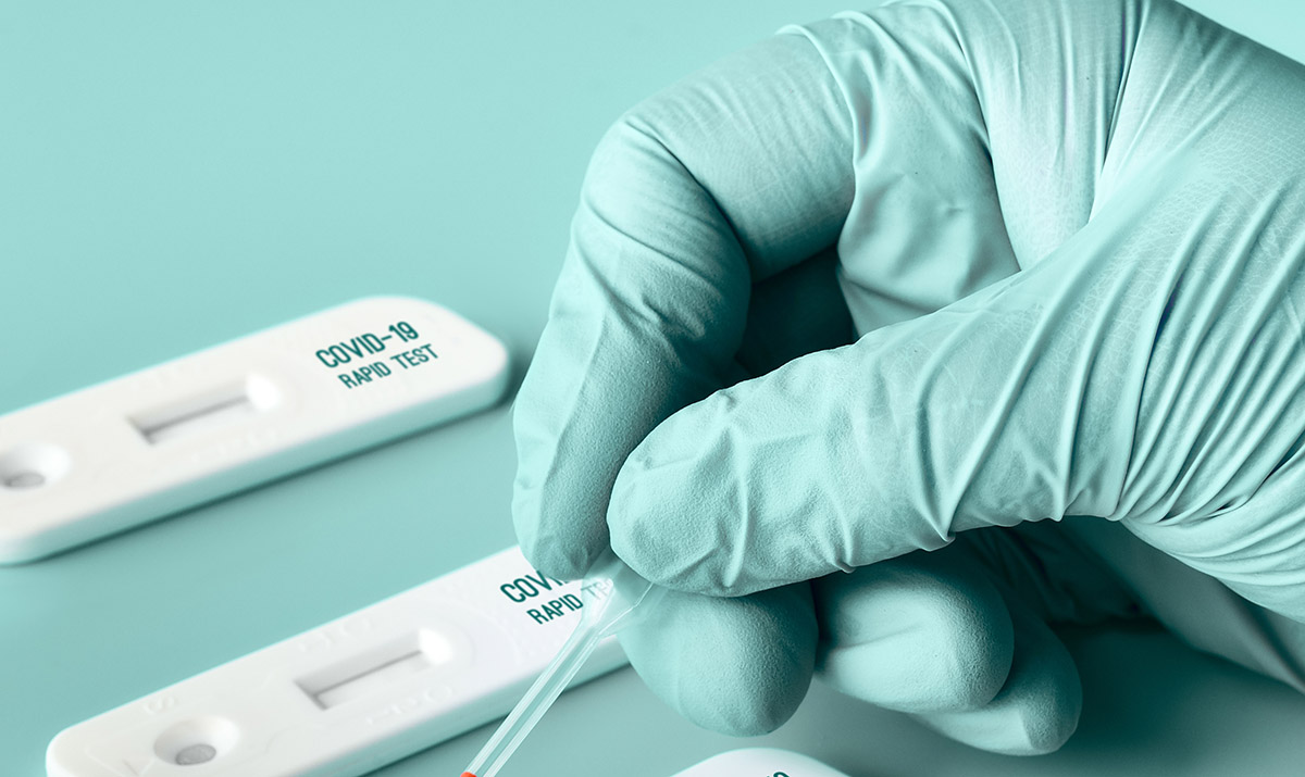 Ιδιωτικά νοσηλευτήρια απαιτούν τεστ για κορωνοϊό μόνο από… δικά τους χημεία