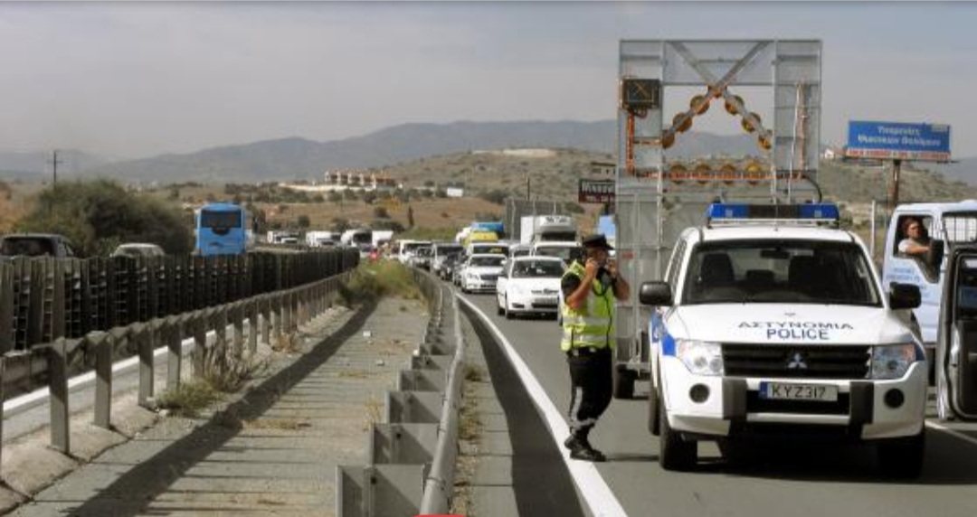 Πήραν τα βουνά οι Κύπριοι, πυκνή τροχαία κίνηση προς Τρόοδος