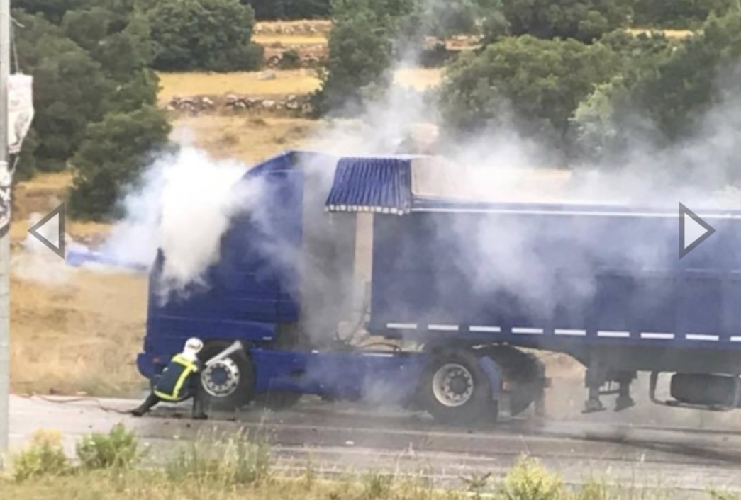 Στις φλόγες φορτηγό στον αυτοκινητόδρομο παρά το ύψος Σκαρίνου